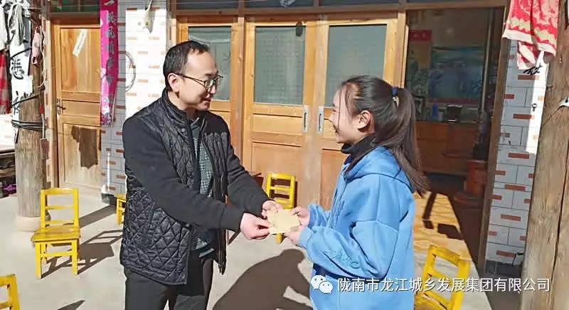 堅持精準(zhǔn)幫扶，合力脫貧攻堅——市龍江城鄉(xiāng)發(fā)展集團(tuán)、隴南太平洋財險公司聯(lián)合開展幫扶文縣橋頭鎮(zhèn)安子坡村2019年春節(jié)慰問活動