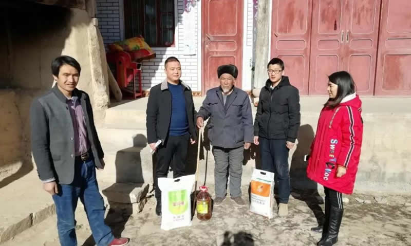 堅持精準(zhǔn)幫扶，合力脫貧攻堅——市龍江城鄉(xiāng)發(fā)展集團(tuán)、隴南太平洋財險公司聯(lián)合開展幫扶文縣橋頭鎮(zhèn)安子坡村2019年春節(jié)慰問活動