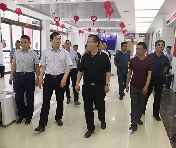 隴南市委常委、組織部部長(zhǎng)楊郃調(diào)研指導(dǎo)市龍江城鄉(xiāng)發(fā)展集團(tuán)公司黨建工作
