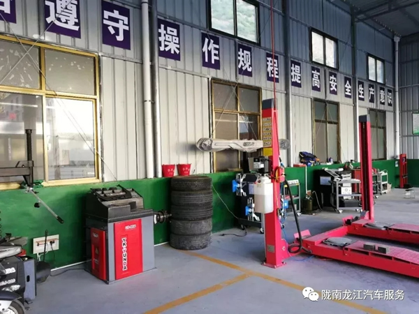 金錘鈑金，銀槍噴漆！龍江汽修值得信賴！