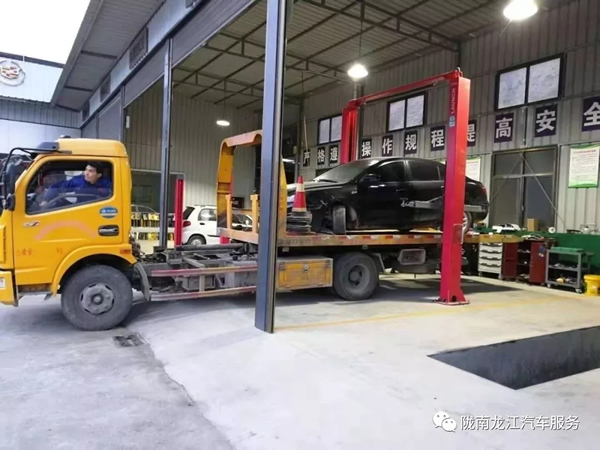 金錘鈑金，銀槍噴漆！龍江汽修值得信賴！