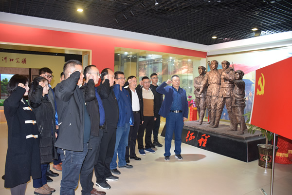 市龍江集團開展“不忘初心、牢記使命”主題黨日活動
