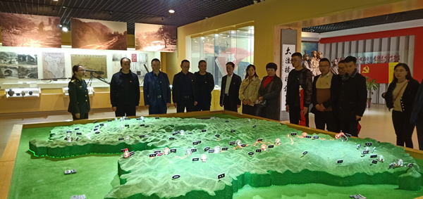市龍江集團開展“不忘初心、牢記使命”主題黨日活動